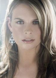 安妮·鲁尼小姐,揭开文学世界的璀璨星辰 第2张 安妮·鲁尼小姐,揭开文学世界的璀璨星辰 第2张